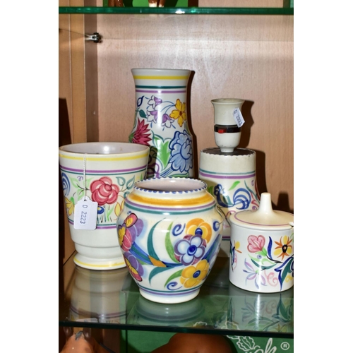 440 - FIVE PIECES OF POOLE POTTERY, comprising three various vases including traditional LE pattern vase, ... 