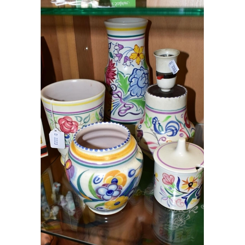 440 - FIVE PIECES OF POOLE POTTERY, comprising three various vases including traditional LE pattern vase, ... 