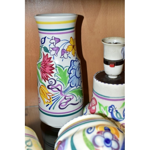 440 - FIVE PIECES OF POOLE POTTERY, comprising three various vases including traditional LE pattern vase, ... 