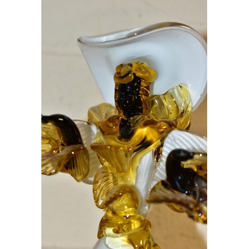 443 - A PAIR OF VENETIAN GLASS COMPANY FIGURES OF A LADY AND GENTLEMAN, white, amber and black, both weari... 