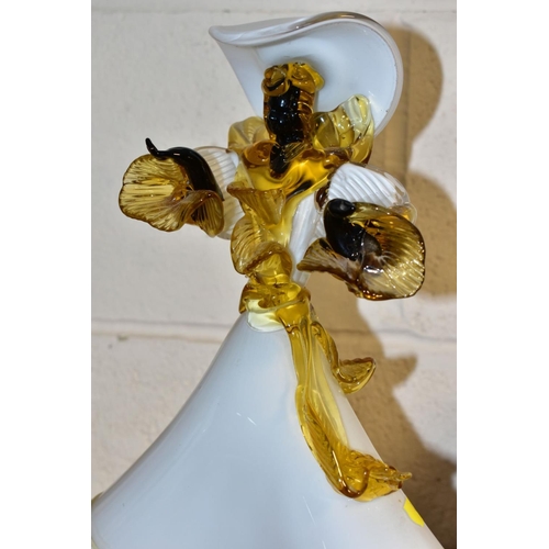 443 - A PAIR OF VENETIAN GLASS COMPANY FIGURES OF A LADY AND GENTLEMAN, white, amber and black, both weari... 