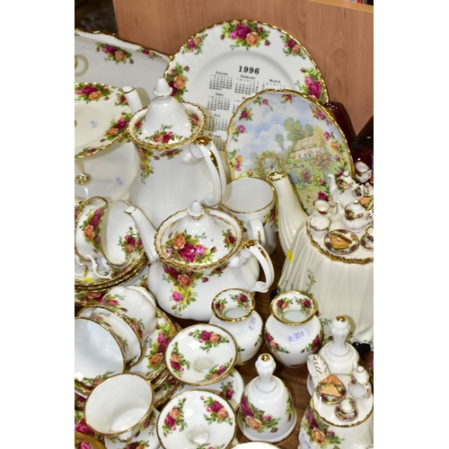 460 - ROYAL ALBERT 'OLD COUNTRY ROSES' DINNER/TEA WARES, NOVELTY TEAPOTS AND TRINKETS, comprising two two ... 