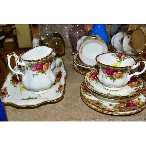 484 - ROYAL ALBERT OLD COUNTRY ROSES TEA/DINNER WARES ETC, comprising six 26cm dinner plates (all seconds,... 