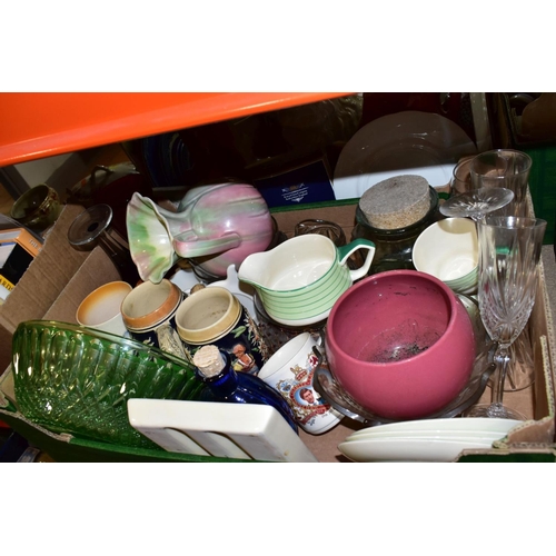 485 - FIVE BOXES AND LOOSE CERAMICS AND GLASS ETC, to include boxed Wedgwood Viva cups and saucers, standa... 