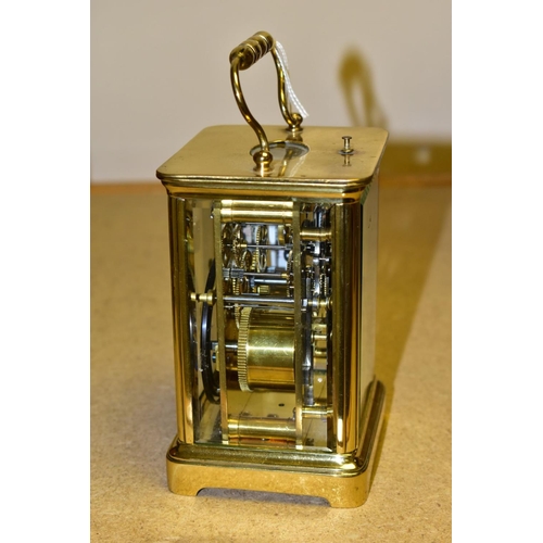 496 - AN EARLY 20TH CENTURY FRENCH BRASS CARRIAGE CLOCK, the rectangular case with small oval panel to the... 