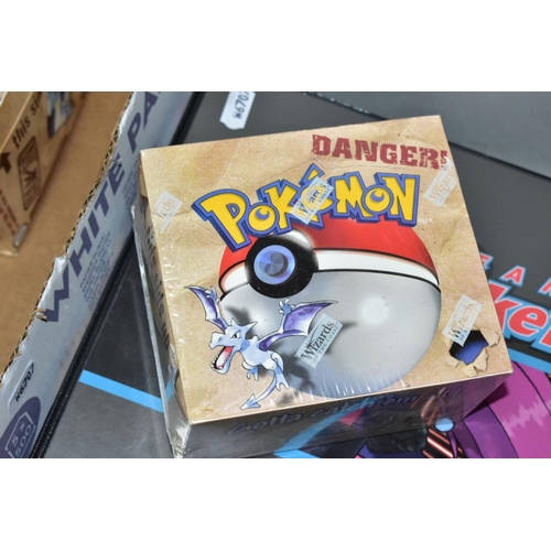 542 - SEALED POKEMON FOSSIL BOOSTER BOX, OPENED FOSSIL BOOSTER BOX AND A QUANTITY OF POKEMON CARDS, two fo... 