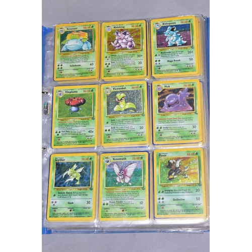 548 - A QUANTITY OF POKEMON CARDS - over four hundred cards of various sets including Base Set, Fossil Set... 