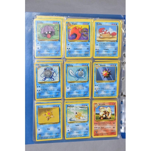 548 - A QUANTITY OF POKEMON CARDS - over four hundred cards of various sets including Base Set, Fossil Set... 