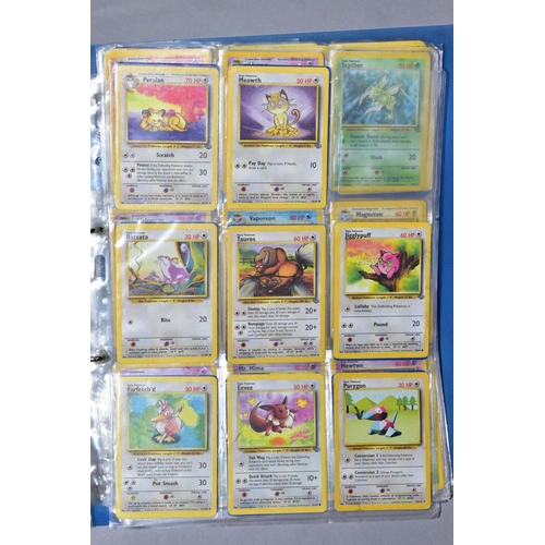 548 - A QUANTITY OF POKEMON CARDS - over four hundred cards of various sets including Base Set, Fossil Set... 