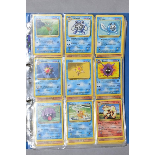 548 - A QUANTITY OF POKEMON CARDS - over four hundred cards of various sets including Base Set, Fossil Set... 