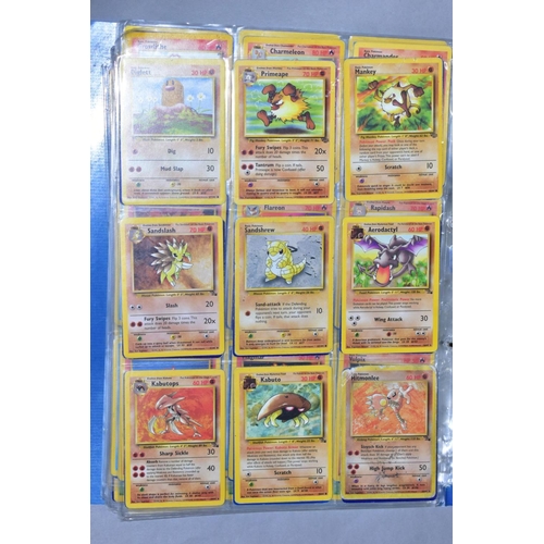 548 - A QUANTITY OF POKEMON CARDS - over four hundred cards of various sets including Base Set, Fossil Set... 