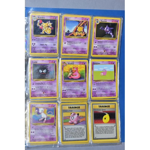 548 - A QUANTITY OF POKEMON CARDS - over four hundred cards of various sets including Base Set, Fossil Set... 