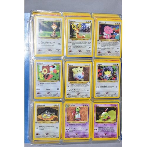 548 - A QUANTITY OF POKEMON CARDS - over four hundred cards of various sets including Base Set, Fossil Set... 