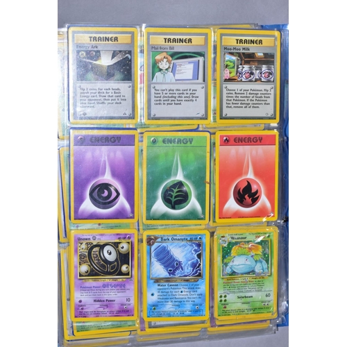 548 - A QUANTITY OF POKEMON CARDS - over four hundred cards of various sets including Base Set, Fossil Set... 