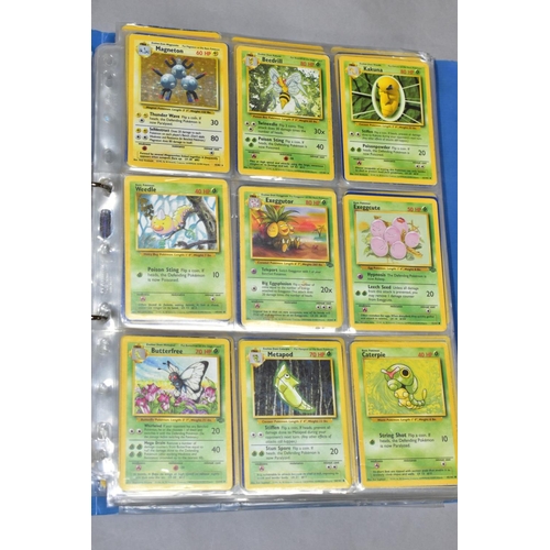 548 - A QUANTITY OF POKEMON CARDS - over four hundred cards of various sets including Base Set, Fossil Set... 