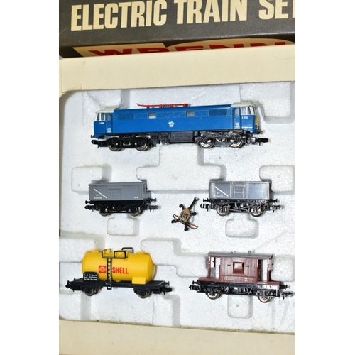 567 - A BOXED LIMA WRENN MICROMODELS N GAUGE B.R. GOODS SET, No 2, comprising class 81 electric locomotive... 