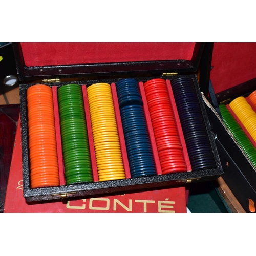 568 - A QUANTITY OF ASSORTED GAMES AND CARDS, etc, Mah-Jong, Halma, Waddington's 'sorry', Draughts, Chess,... 