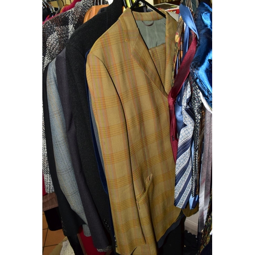 600 - LADIES AND MENS WEAR, including ladies Windsmoor jacket size 14, Eastex coat size 14, Tricoville pin... 