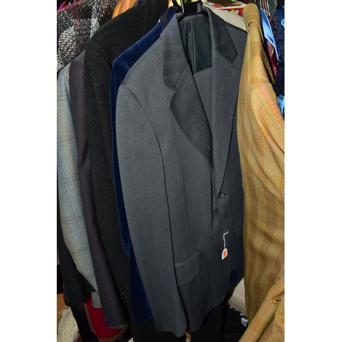 600 - LADIES AND MENS WEAR, including ladies Windsmoor jacket size 14, Eastex coat size 14, Tricoville pin... 