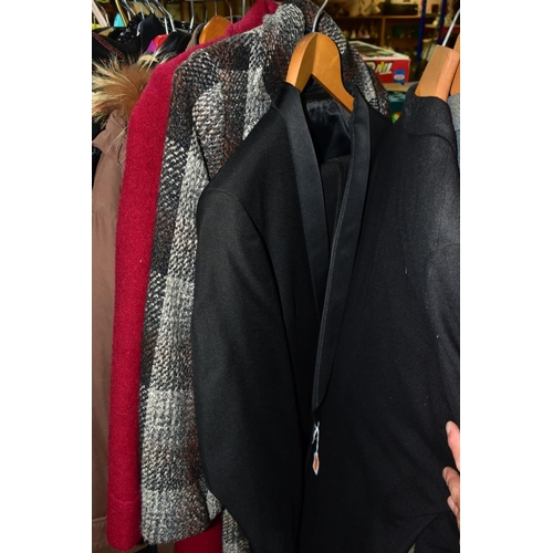 600 - LADIES AND MENS WEAR, including ladies Windsmoor jacket size 14, Eastex coat size 14, Tricoville pin... 