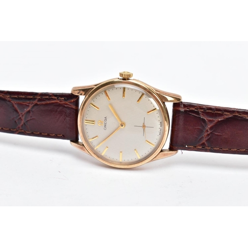 66 - A GENTS 9CT GOLD OMEGA WRISTWATCH, hand wound movement, round champagne dial signed 'Omega', baton m... 