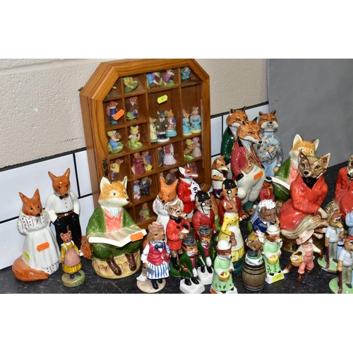 671 - A COLLECTION OF SIXTY ONE NOVELTY FOX ORNAMENTS AND SCULPTURES to include Enesco Beatrix Potter figu... 