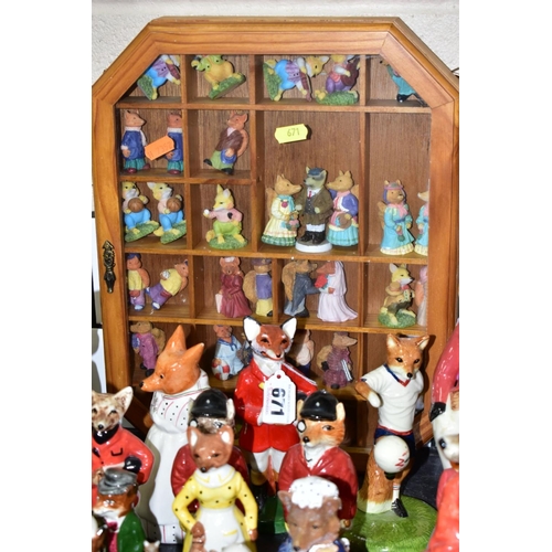 671 - A COLLECTION OF SIXTY ONE NOVELTY FOX ORNAMENTS AND SCULPTURES to include Enesco Beatrix Potter figu... 