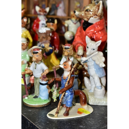 671 - A COLLECTION OF SIXTY ONE NOVELTY FOX ORNAMENTS AND SCULPTURES to include Enesco Beatrix Potter figu... 