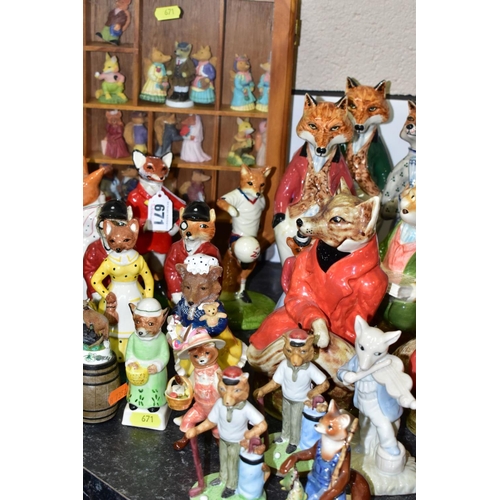 671 - A COLLECTION OF SIXTY ONE NOVELTY FOX ORNAMENTS AND SCULPTURES to include Enesco Beatrix Potter figu... 