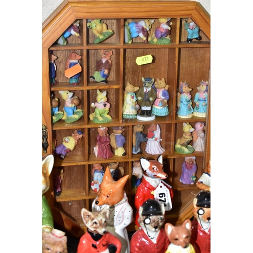 671 - A COLLECTION OF SIXTY ONE NOVELTY FOX ORNAMENTS AND SCULPTURES to include Enesco Beatrix Potter figu... 