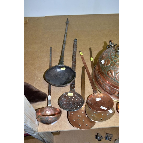 700 - A QUANTITY OF 19TH AND 20TH CENTURY COPPER AND IRON ITEMS, including two Victorian copper kettles, a... 