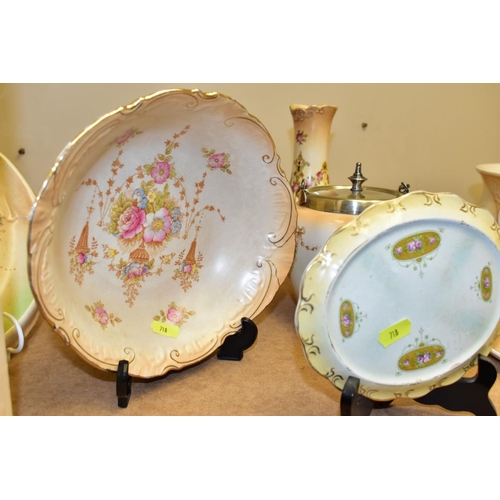 718 - A COLLECTION OF CROWN DEVON FIELDINGS BLUSH IVORY WARES, to include a wash basin and jug, cheese dis... 