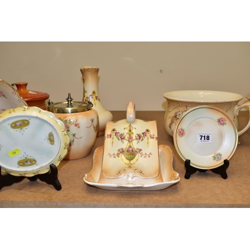 718 - A COLLECTION OF CROWN DEVON FIELDINGS BLUSH IVORY WARES, to include a wash basin and jug, cheese dis... 