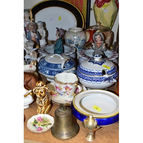 720 - ASSORTED LOOSE CERAMICS, ETC, to include a Dudson jasperware teapot, (chips to lid, nibbles to spout... 