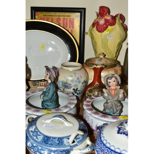 720 - ASSORTED LOOSE CERAMICS, ETC, to include a Dudson jasperware teapot, (chips to lid, nibbles to spout... 