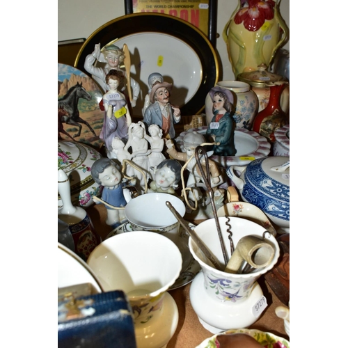 720 - ASSORTED LOOSE CERAMICS, ETC, to include a Dudson jasperware teapot, (chips to lid, nibbles to spout... 