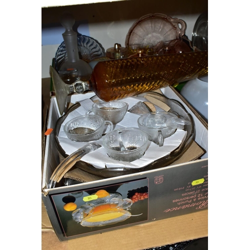 721 - FOUR BOXES AND LOOSE ASSORTED GLASSWARES, to include American glass tea cups, saucers and tray, circ... 