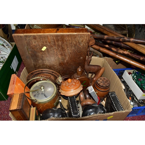 722 - ASSORTED METALWARES AND SUNDRY ITEMS, ETC, to include brass and copper coal scuttles and log bins, p... 