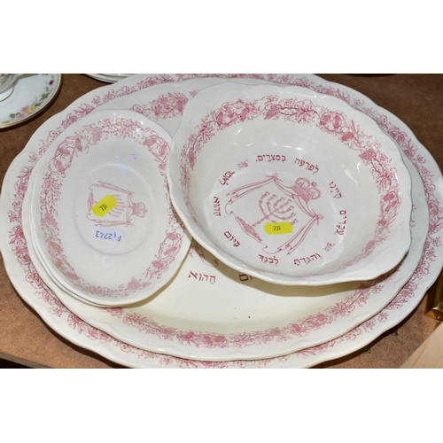 731 - GRINDLEY ROYAL CAULDON 'PASSOVER' PART DINNER SERVICE, HEBREW TEXT AND SYMBOLS TO THE CENTRE OF EACH... 