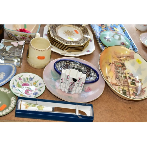 733 - A MIXED LOT OF CERAMICS, ETC, to include Portmeririon 'Botanic Garden', Wedgwood jasperware and cera... 