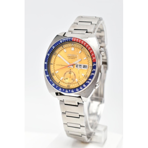 76 - A GENT'S SEIKO CHRONOGRAPH AUTOMATIC WRISTWATCH, round yellow dial signed 'Seiko', day/date window a... 