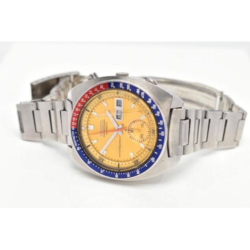 76 - A GENT'S SEIKO CHRONOGRAPH AUTOMATIC WRISTWATCH, round yellow dial signed 'Seiko', day/date window a... 