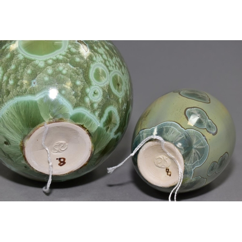 105 - SIMON RICH (BRITISH 1949) TWO GREEN CRYSTALLINE VASES, the first of globular shape with short neck, ... 