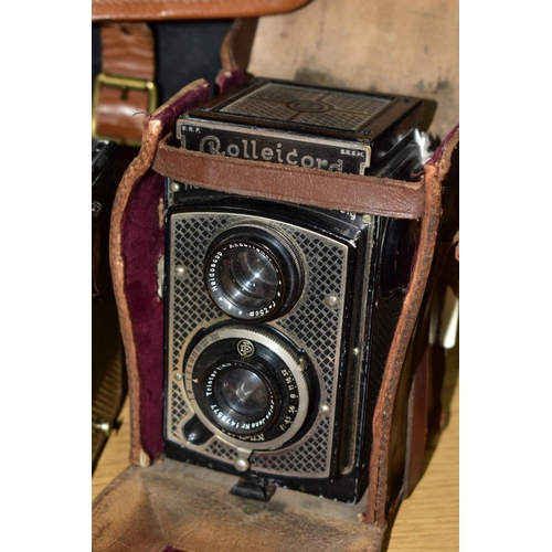 118 - A ROLLEICORD 1 TAPETEN TLR CAMERA in untidy leather case with Anastigmat and Triotar 7.5cm f4.5 lens... 