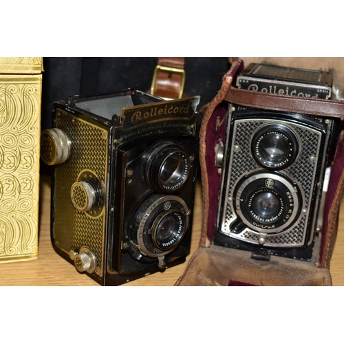 118 - A ROLLEICORD 1 TAPETEN TLR CAMERA in untidy leather case with Anastigmat and Triotar 7.5cm f4.5 lens... 