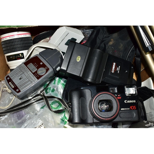 122 - A TRAY CONTAINING CAMERAS AND ACCESSORIES, including a Minolta Dynax 505si, a Dynax 40, a Dynax 500s... 