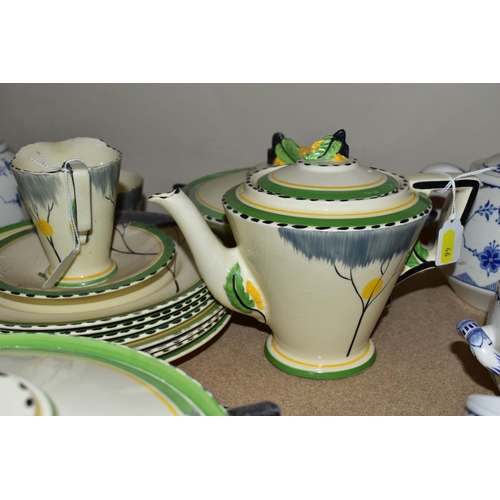 46 - BURLEIGH WARE ART DECO DINNER WARES DAWN PATTERN No 4760, RD No 786416, comprising two tureens with ... 