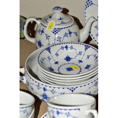 47 - MASONS 'DENMARK' PATTERN TEA WARES, etc, comprising fifteen cups, fourteen saucers, two larger sauce... 