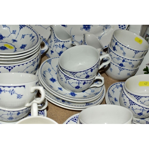 47 - MASONS 'DENMARK' PATTERN TEA WARES, etc, comprising fifteen cups, fourteen saucers, two larger sauce... 