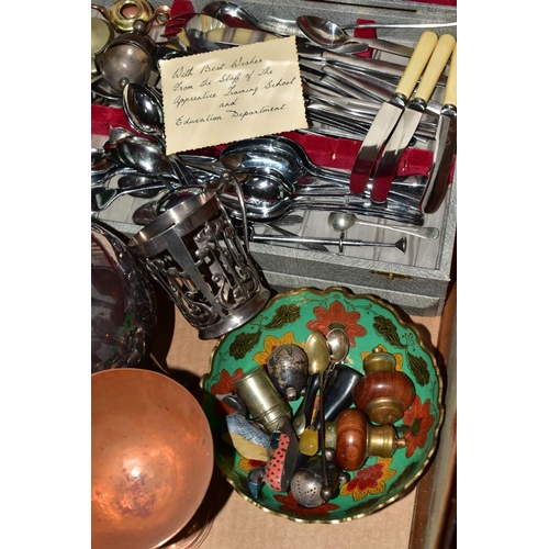 53 - A BOX AND LOOSE OF METALWARES, including Arts and Crafts oval and brass trays, a planished copper ch... 